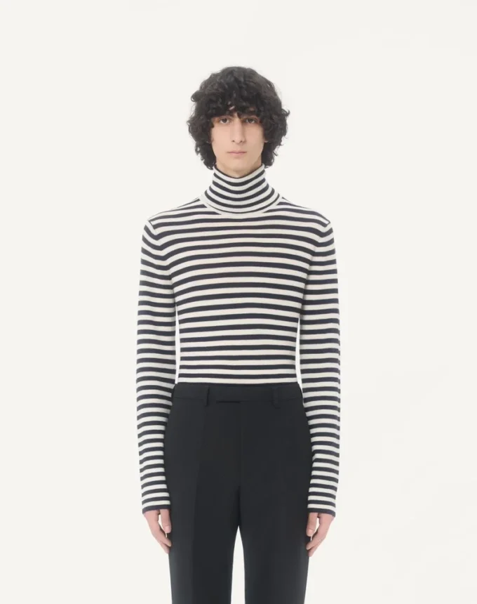Valentino Rollkragenpullover aus Wolle mit Vlogo-Patch Valentino Rollkragenpullover aus Wolle mit Vlogo-Patch