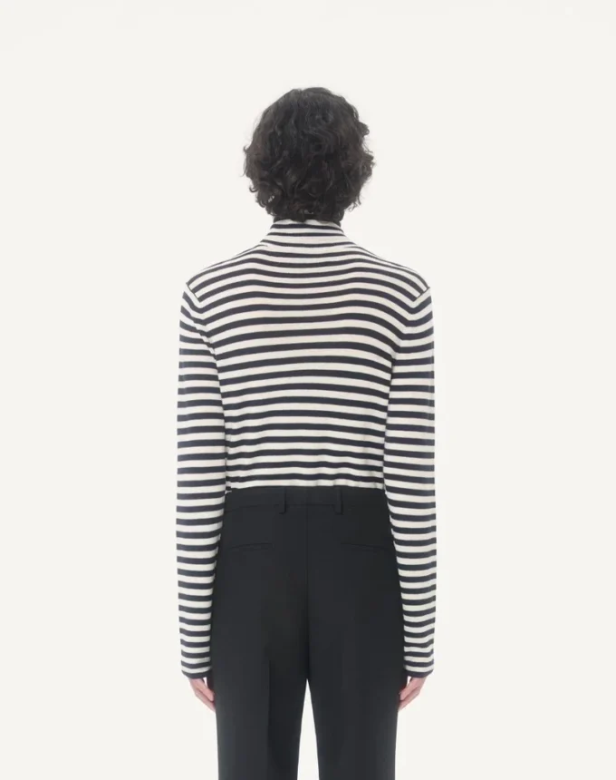Valentino Rollkragenpullover aus Wolle mit Vlogo-Patch Valentino Rollkragenpullover aus Wolle mit Vlogo-Patch