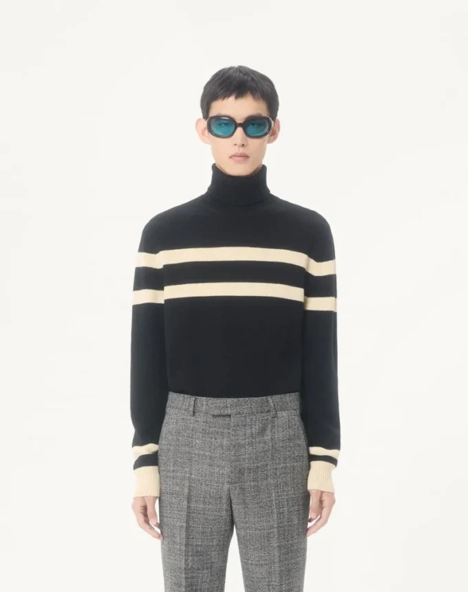 Valentino Rollkragenpullover aus Wolle mit Vlogo-Stickerei Valentino Rollkragenpullover aus Wolle mit Vlogo-Stickerei