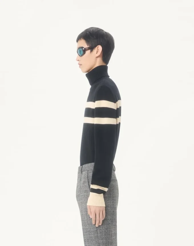 Valentino Rollkragenpullover aus Wolle mit Vlogo-Stickerei Valentino Rollkragenpullover aus Wolle mit Vlogo-Stickerei