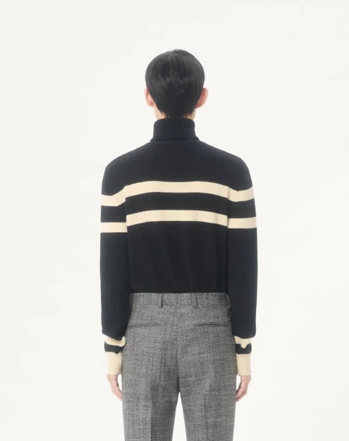 Valentino Rollkragenpullover aus Wolle mit Vlogo-Stickerei Valentino Rollkragenpullover aus Wolle mit Vlogo-Stickerei