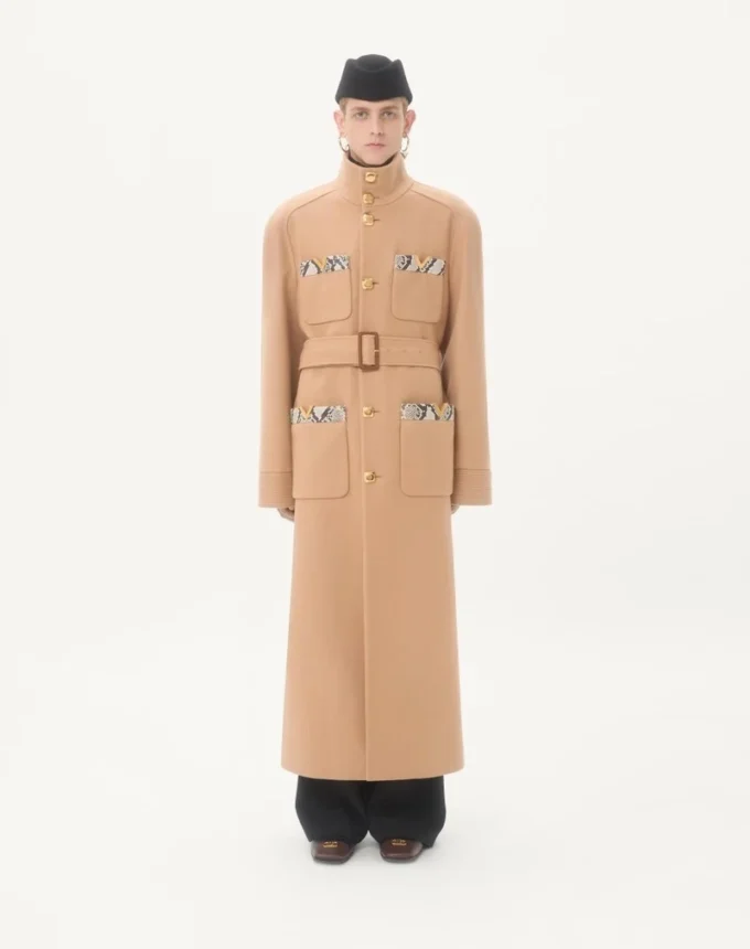 Valentino Zweireihiger Trenchcoat aus Wollfilz mit Ayers-Einsätzen Valentino Zweireihiger Trenchcoat aus Wollfilz mit Ayers-Einsätzen