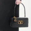 VG Coeur De Chat Taschenanhänger mit Schlüsselanhänger aus Nappaleder, Perlen und Kristallen VG Coeur De Chat Taschenanhänger mit Schlüsselanhänger aus Nappaleder, Perlen und Kristallen