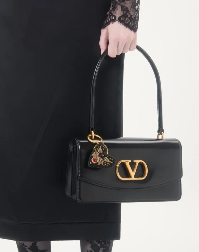 VG Coeur De Chat Taschenanhänger mit Schlüsselanhänger aus Nappaleder, Perlen und Kristallen VG Coeur De Chat Taschenanhänger mit Schlüsselanhänger aus Nappaleder, Perlen und Kristallen