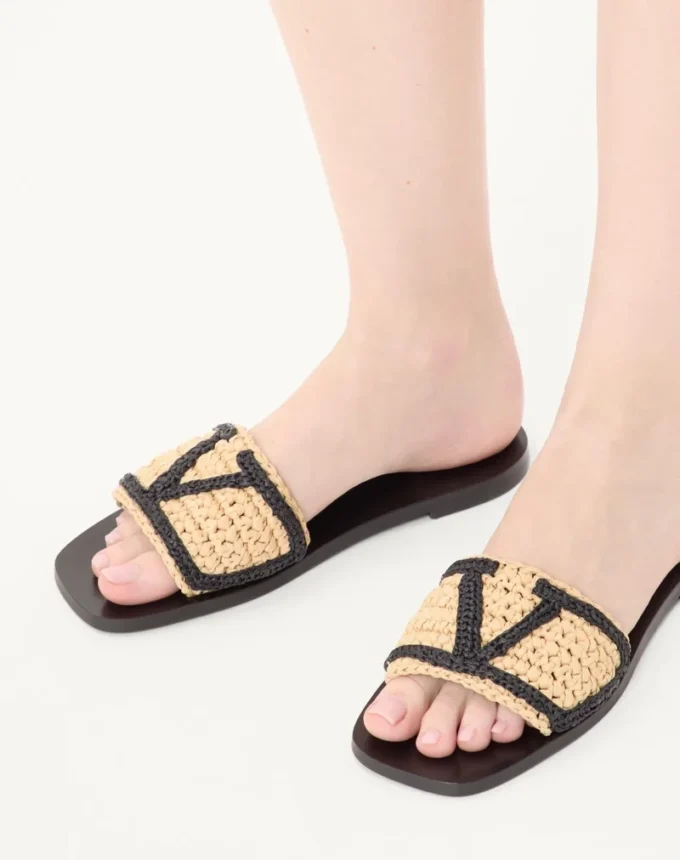 Viva Superstar Slide-Sandale aus Raffia mit Häkelstickerei Viva Superstar Slide-Sandale aus Raffia mit Häkelstickerei