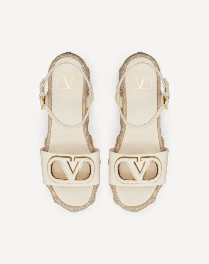 Vlogo Kalbsleder-Sandalette mit Cut-Out-Design und 110 mm Keilabsatz Vlogo Kalbsleder-Sandalette mit Cut-Out-Design und 110 mm Keilabsatz