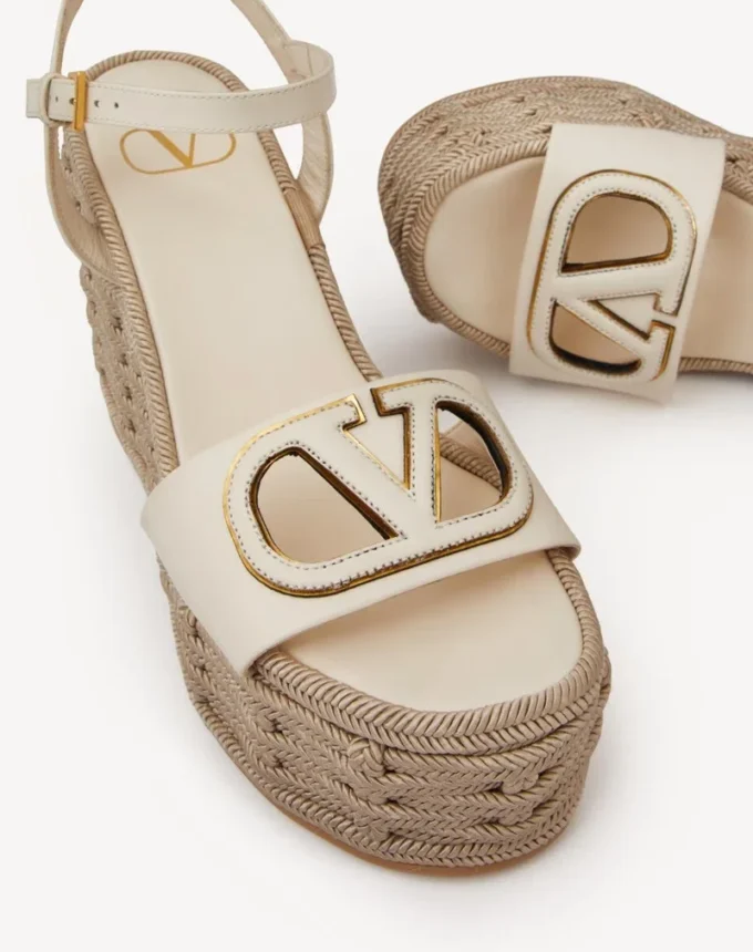 Vlogo Kalbsleder-Sandalette mit Cut-Out-Design und 110 mm Keilabsatz Vlogo Kalbsleder-Sandalette mit Cut-Out-Design und 110 mm Keilabsatz