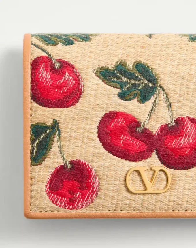 Vlogo Signature Cherryfic Jacquard-Raffia-Geldbörse Vlogo Signature Cherryfic Jacquard-Raffia-Geldbörse