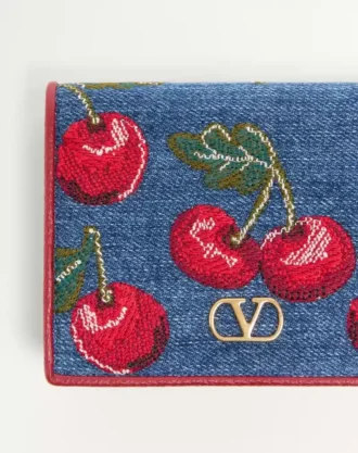 Vlogo Signature Denim-Geldbörse mit Cherryfic-Stickerei
