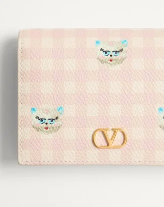 VLogo Signature Geldbörse aus genarbtem Kalbsleder mit Le Chat De La Maison-Motiv VLogo Signature Geldbörse aus genarbtem Kalbsleder mit Le Chat De La Maison-Motiv