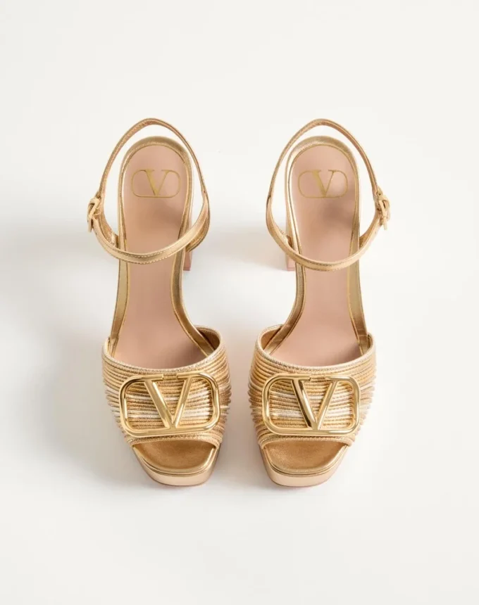VLogo Signature Metallic-Plateausandalen mit Cornely-Stickerei 115 mm VLogo Signature Metallic-Plateausandalen mit Cornely-Stickerei 115 mm