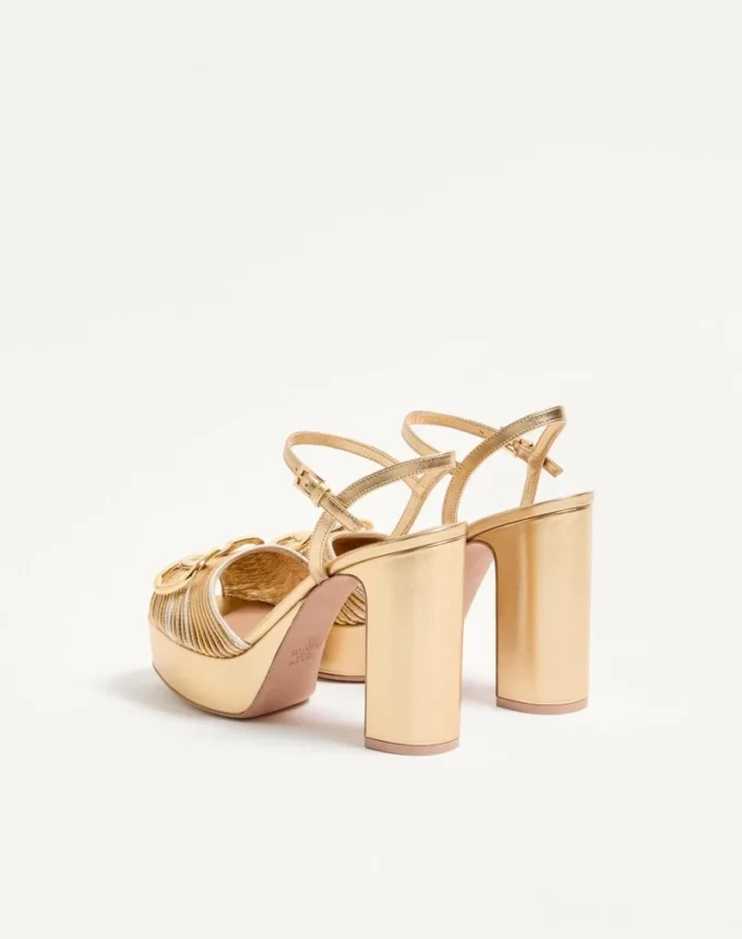 VLogo Signature Metallic-Plateausandalen mit Cornely-Stickerei 115 mm VLogo Signature Metallic-Plateausandalen mit Cornely-Stickerei 115 mm