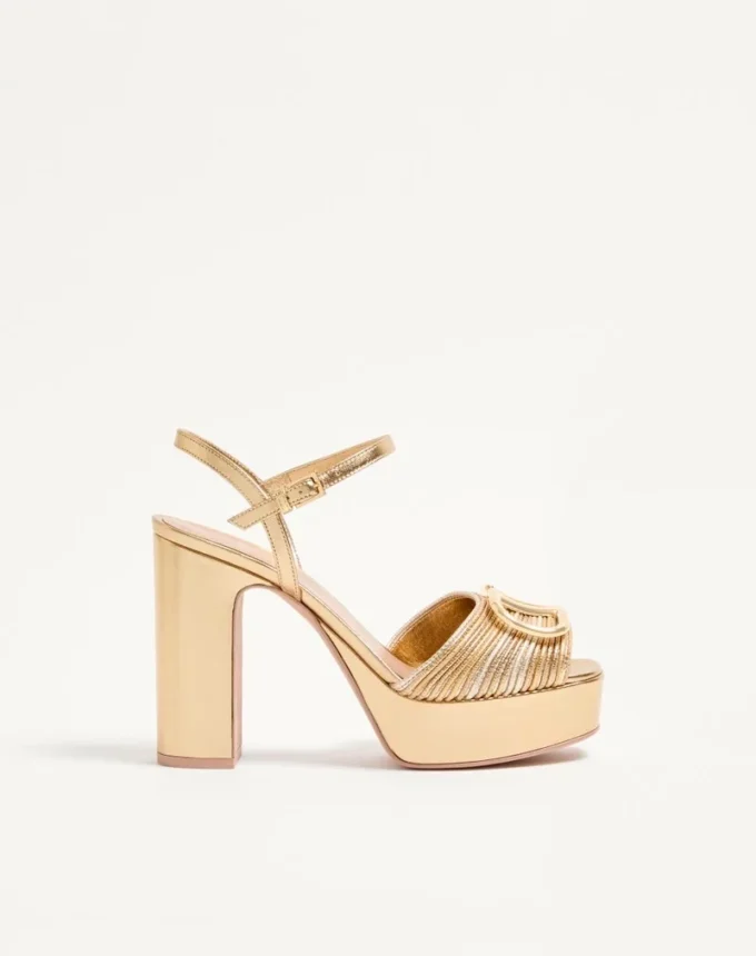 VLogo Signature Metallic-Plateausandalen mit Cornely-Stickerei 115 mm VLogo Signature Metallic-Plateausandalen mit Cornely-Stickerei 115 mm