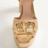 VLogo Signature Metallic-Plateausandalen mit Cornely-Stickerei 115 mm VLogo Signature Metallic-Plateausandalen mit Cornely-Stickerei 115 mm