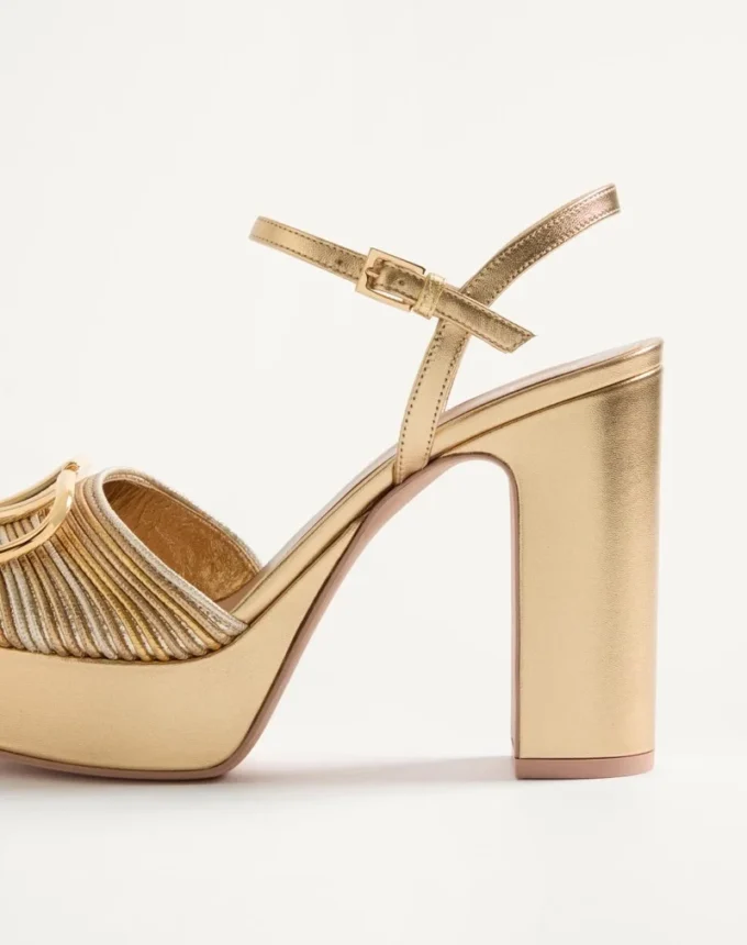 VLogo Signature Metallic-Plateausandalen mit Cornely-Stickerei 115 mm VLogo Signature Metallic-Plateausandalen mit Cornely-Stickerei 115 mm