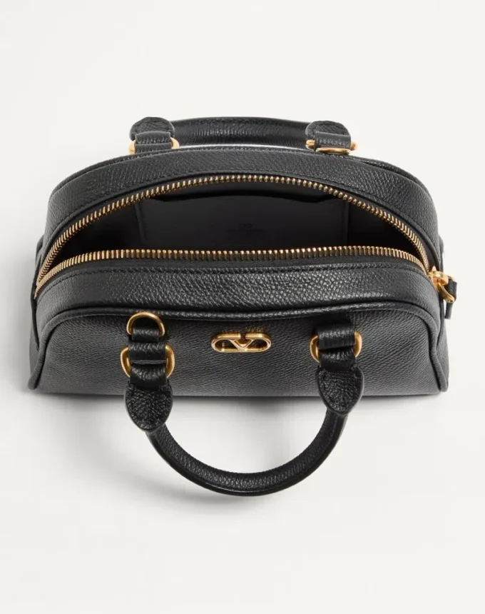 VLogo Signature Mini-Bowlingtasche aus genarbtem Kalbsleder VLogo Signature Mini-Bowlingtasche aus genarbtem Kalbsleder