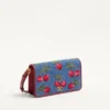 Vlogo Signature Mini-Denim-Umhängetasche mit Cherryfic-Stickerei Vlogo Signature Mini-Denim-Umhängetasche mit Cherryfic-Stickerei