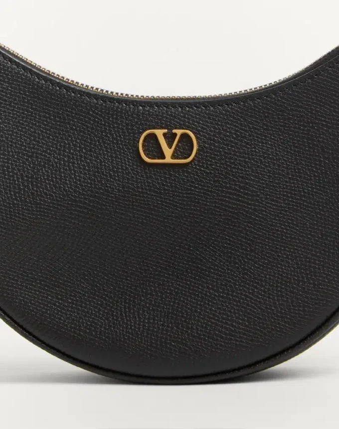 Vlogo Signature Mini-Hobo-Tasche aus genarbtem Kalbsleder Vlogo Signature Mini-Hobo-Tasche aus genarbtem Kalbsleder