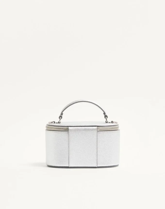 VLogo Signature Mini-Kosmetiktasche aus laminiertem genarbtem Kalbsleder VLogo Signature Mini-Kosmetiktasche aus laminiertem genarbtem Kalbsleder