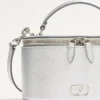 VLogo Signature Mini-Kosmetiktasche aus laminiertem genarbtem Kalbsleder VLogo Signature Mini-Kosmetiktasche aus laminiertem genarbtem Kalbsleder