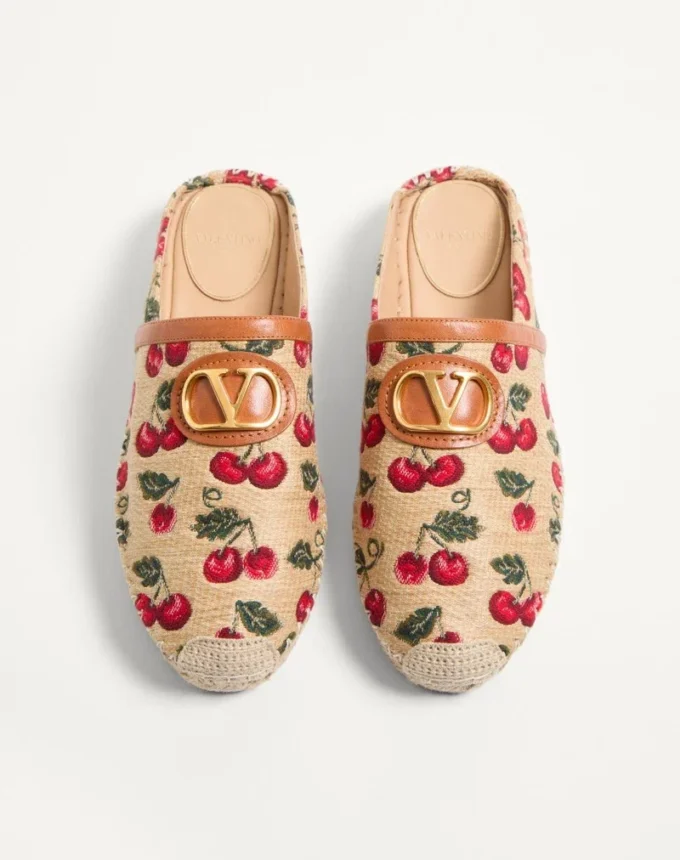 Vlogo Signature Mule mit Cherryfic-Motiv 25 mm Vlogo Signature Mule mit Cherryfic-Motiv 25 mm