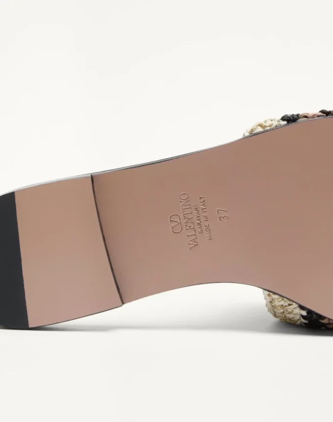 Vlogo Signature Slide Sandal mit Häkelstickerei Vlogo Signature Slide Sandal mit Häkelstickerei