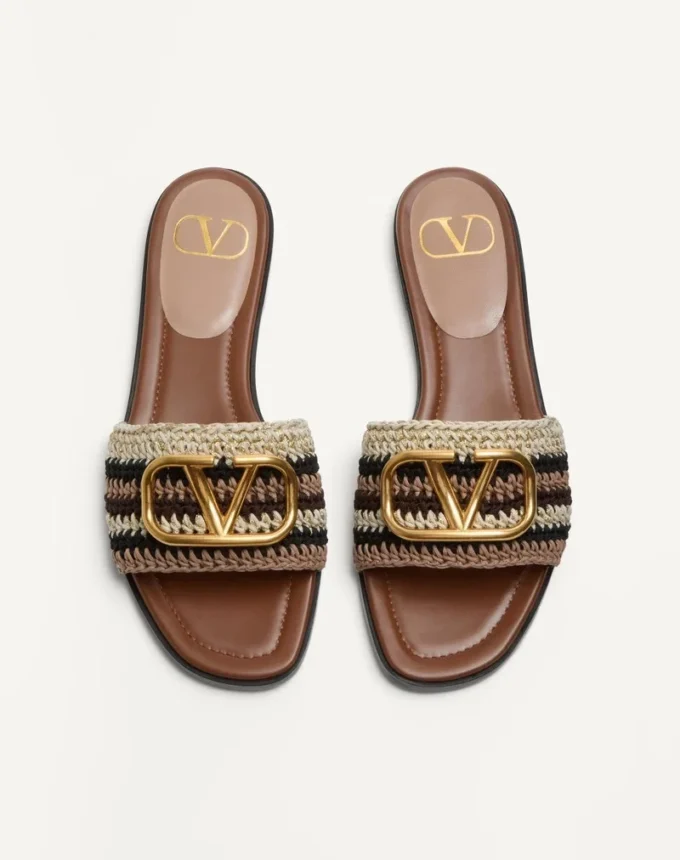 Vlogo Signature Slide Sandal mit Häkelstickerei Vlogo Signature Slide Sandal mit Häkelstickerei