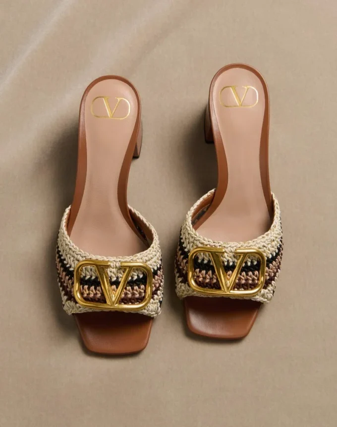 Vlogo Signature Slide Sandal mit Häkelstickerei 60 mm Vlogo Signature Slide Sandal mit Häkelstickerei 60 mm