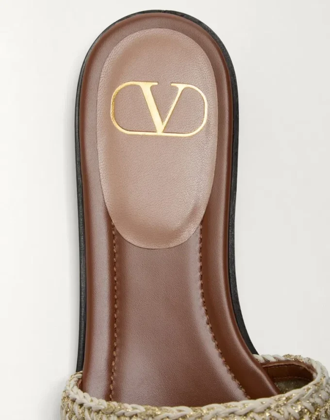 Vlogo Signature Slide Sandal mit Häkelstickerei Vlogo Signature Slide Sandal mit Häkelstickerei