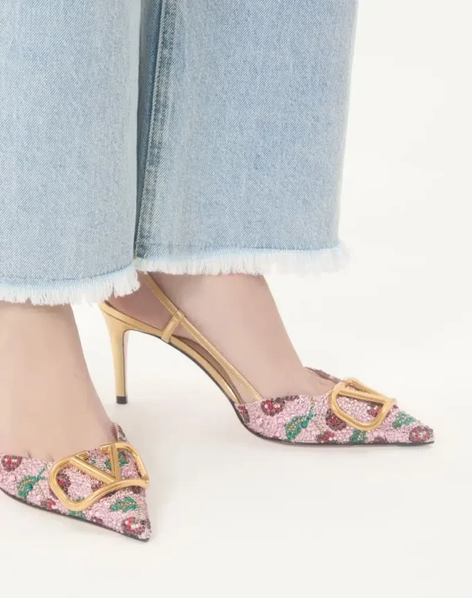 VLogo Signature Slingback Décolleté mit Cherryfic-Stickerei 80 mm VLogo Signature Slingback Décolleté mit Cherryfic-Stickerei 80 mm