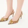 VLogo Signature Slingback-Pumps aus Crust-Leder mit Blumenstickerei, 80 mm