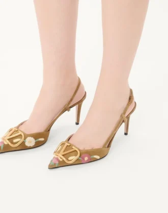 VLogo Signature Slingback-Pumps aus Crust-Leder mit Blumenstickerei, 80 mm
