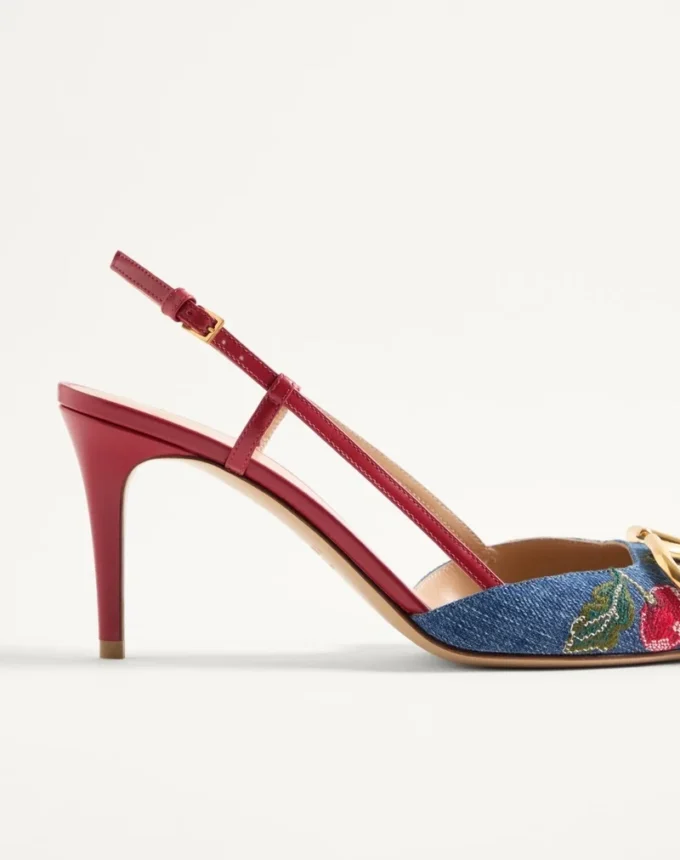 Vlogo Signature Slingback Pumps aus Denim mit Cherryfic-Stickerei 80 mm