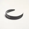 Vlogo Signature Stirnband aus Harz, Metall und Kristallen Vlogo Signature Stirnband aus Harz, Metall und Kristallen