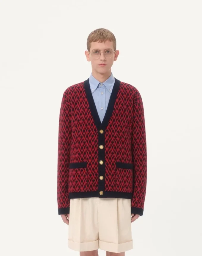 Wollcardigan mit Tout La V-Muster Wollcardigan mit Tout La V-Muster