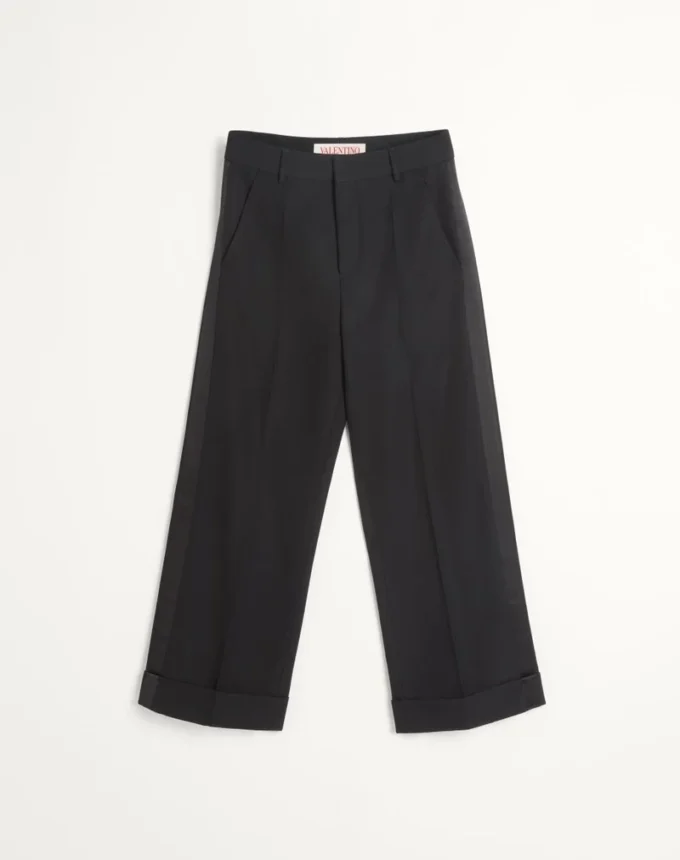 Wollhose mit Umschlag und seitlichen Satinbändern Wollhose mit Umschlag und seitlichen Satinbändern