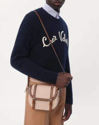 Wollpullover mit Rundhalsausschnitt und Chez Valentino-Stickerei Wollpullover mit Rundhalsausschnitt und Chez Valentino-Stickerei